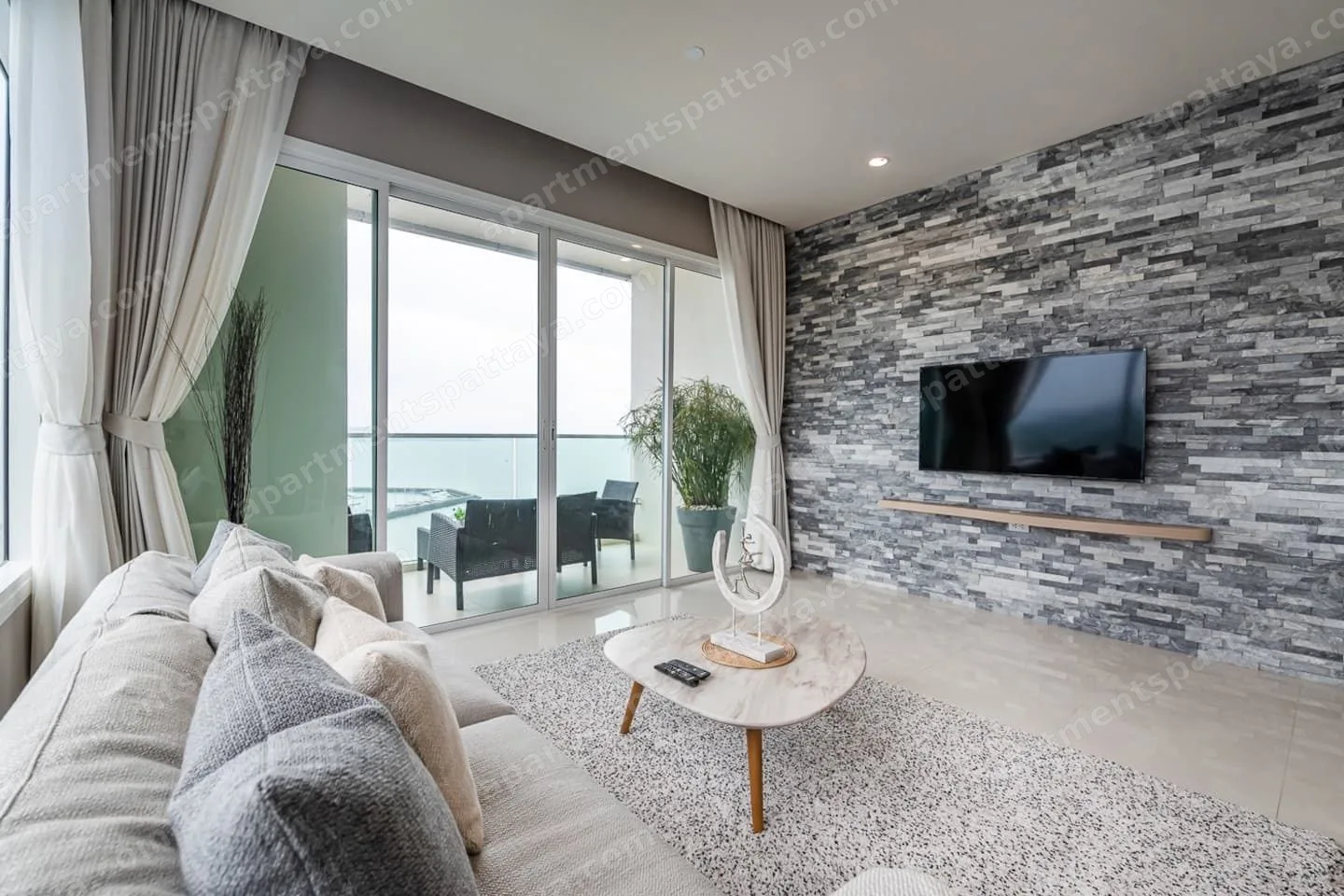 2-bedroom с большим балконом и видом на закат